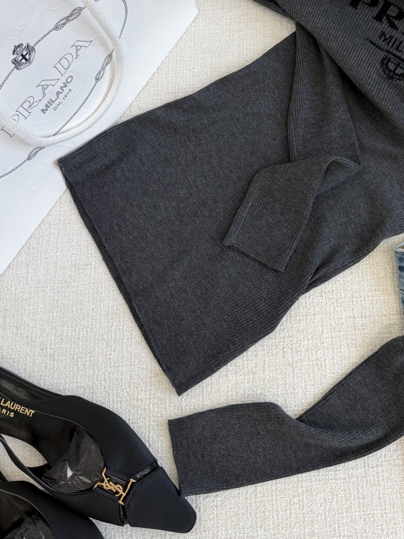 Pra*a sweaters